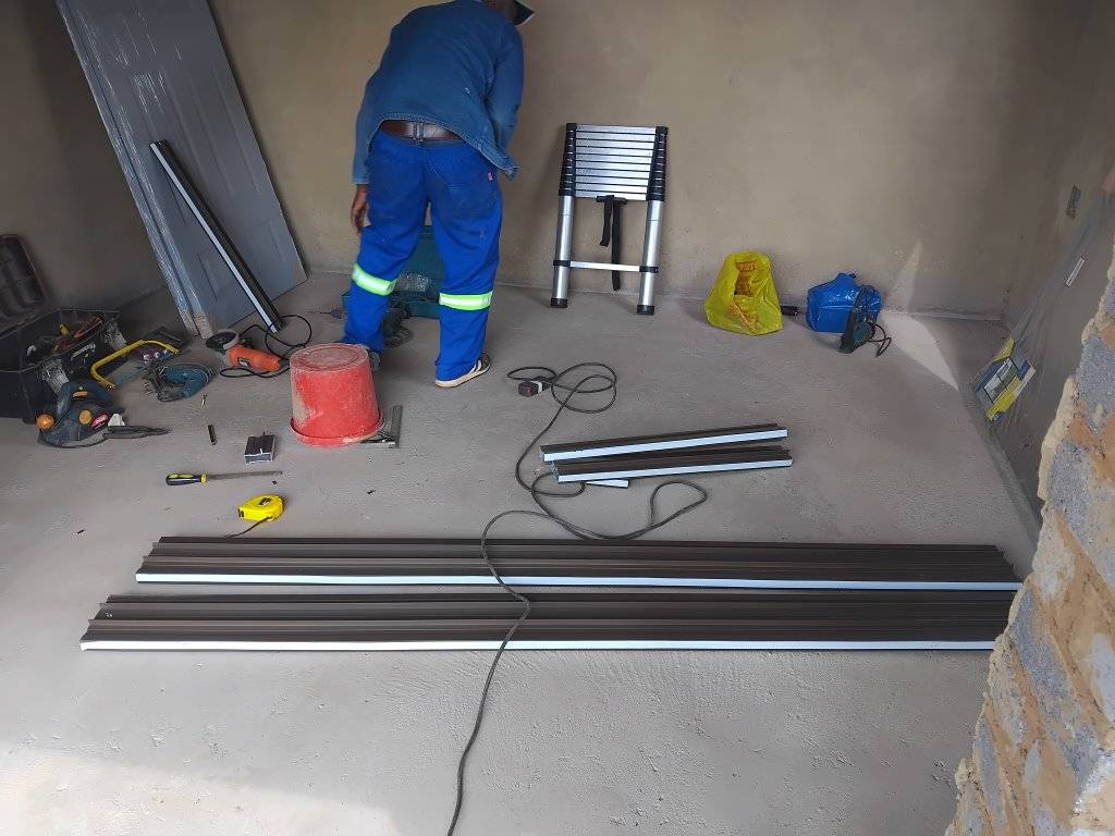 Home Renovations Sandton worker drywalling